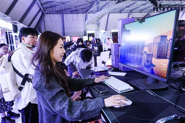 ROG召开2025新品发布会 两款新品电竞显示器荣耀登场！(图6)