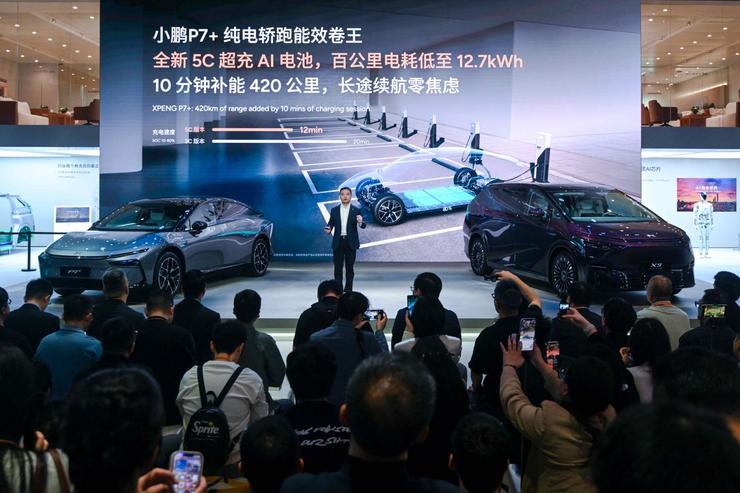 2025上海车展亮剑：小鹏汽车新十年以AI全维生态按下智能化竞技快进键(图3)