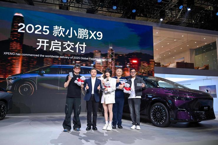 2025上海车展亮剑：小鹏汽车新十年以AI全维生态按下智能化竞技快进键(图8)