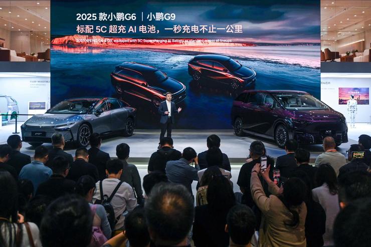 2025上海车展亮剑：小鹏汽车新十年以AI全维生态按下智能化竞技快进键(图9)