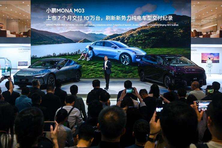 2025上海车展亮剑：小鹏汽车新十年以AI全维生态按下智能化竞技快进键(图6)