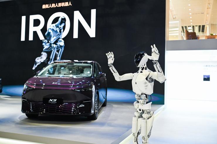 2025上海车展亮剑：小鹏汽车新十年以AI全维生态按下智能化竞技快进键(图14)