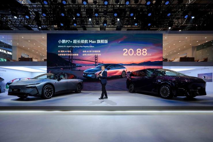 2025上海车展亮剑：小鹏汽车新十年以AI全维生态按下智能化竞技快进键