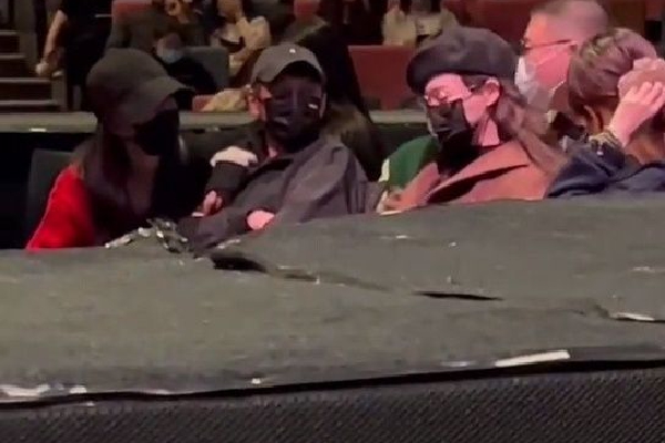 人妖下半身裸体视频