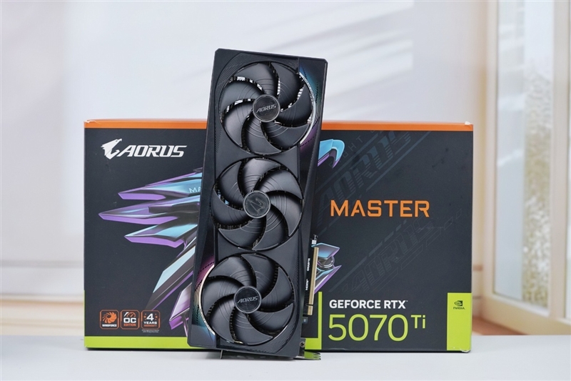 技嘉RTX 5070 Ti超级雕评测：最适合高端玩家的游戏显卡 4K144Hz电竞显示器完美搭档