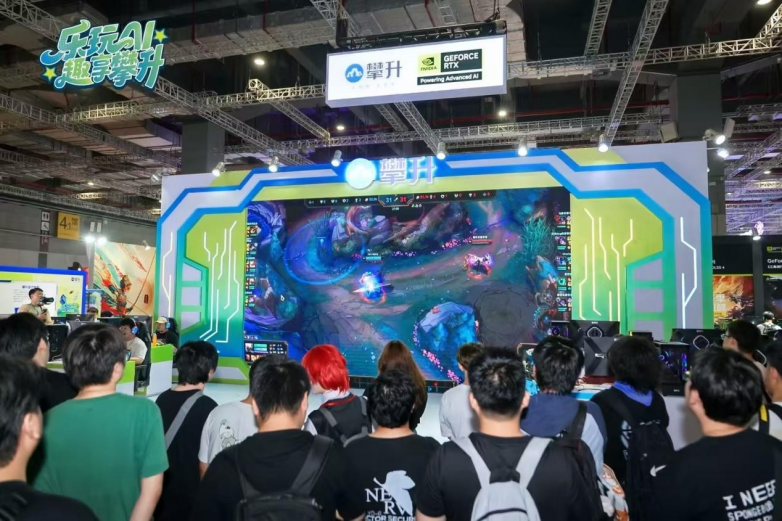 九游app：乐玩AI趣享攀升！攀升科技BW2025完美收官国风与二次元的梦幻联动(图6)