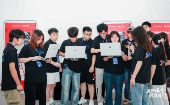 九游app：七彩虹限定熊猫游戏本首发！极致性能+AI助手打造学生专属神装