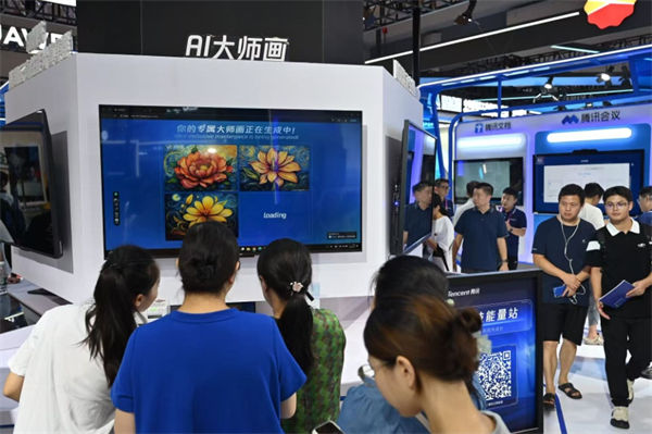 九游娱乐：快到我的碗里来！腾讯携“AI全家桶”亮相智博会(图2)