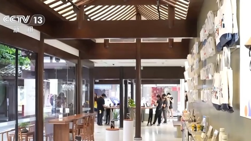 九游娱乐：文创产品“长”出消费新场景 AI赋能让“成都礼物”加速上新