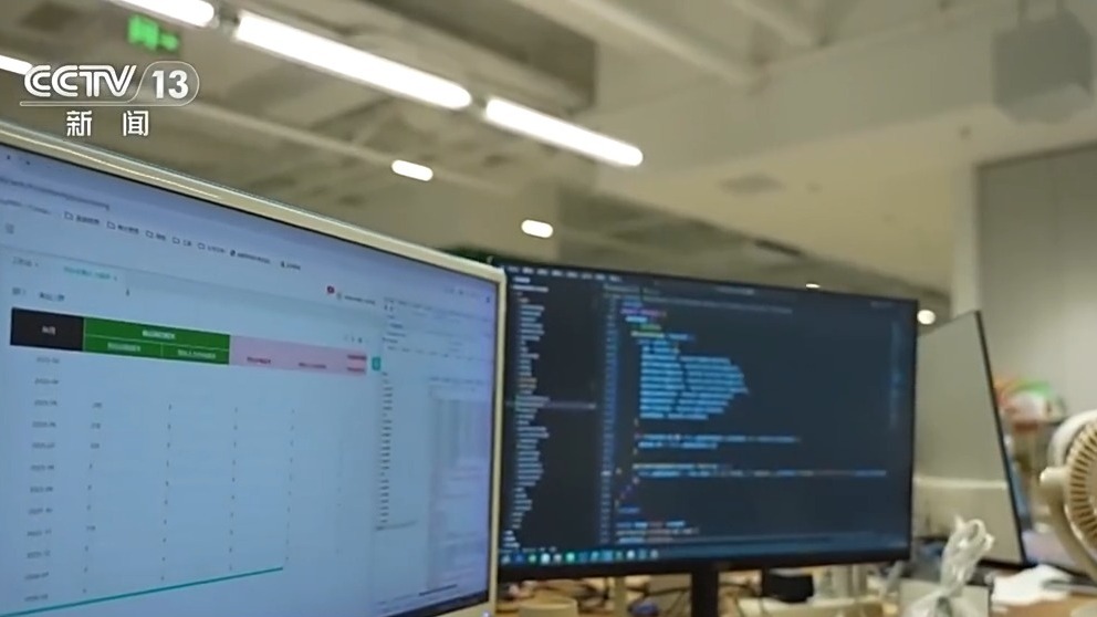 九游娱乐：文创产品“长”出消费新场景 AI赋能让“成都礼物”加速上新(图7)