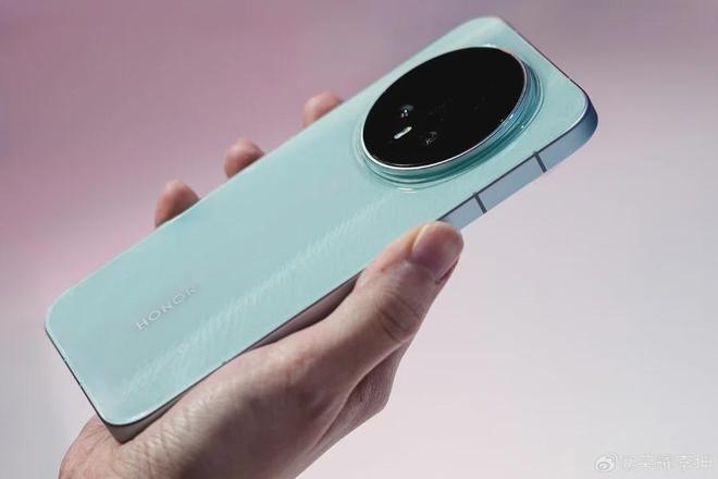 九游app：荣耀Magic 8系列手机设计细节曝光 搭载全新AI实体按键(图3)
