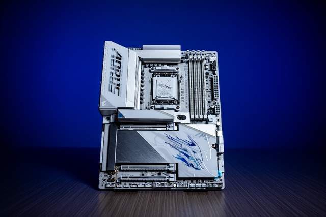 纯白旗舰新标杆!技嘉X870E X3D电竞冰雕主板性能首测(图2)