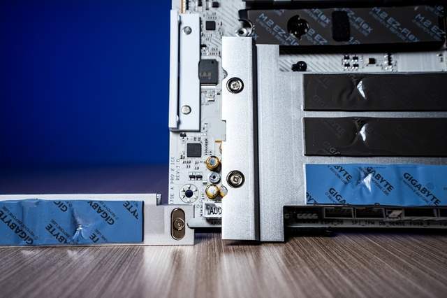 纯白旗舰新标杆!技嘉X870E X3D电竞冰雕主板性能首测(图8)