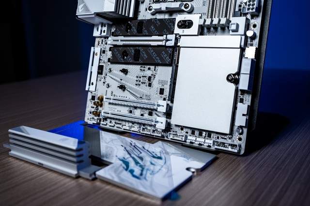 纯白旗舰新标杆!技嘉X870E X3D电竞冰雕主板性能首测(图9)