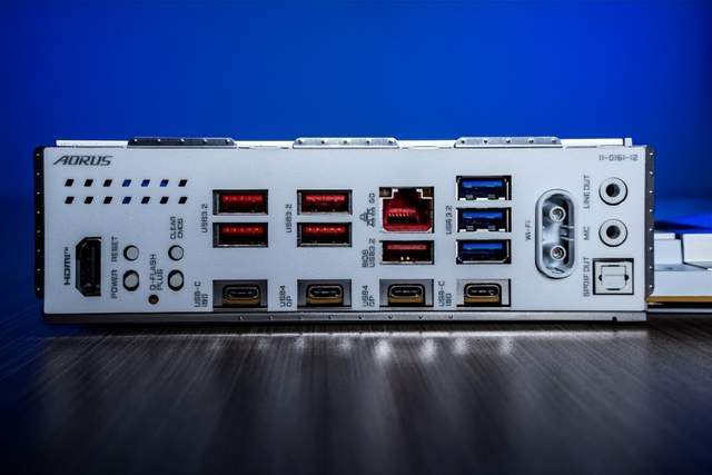 纯白旗舰新标杆!技嘉X870E X3D电竞冰雕主板性能首测(图13)