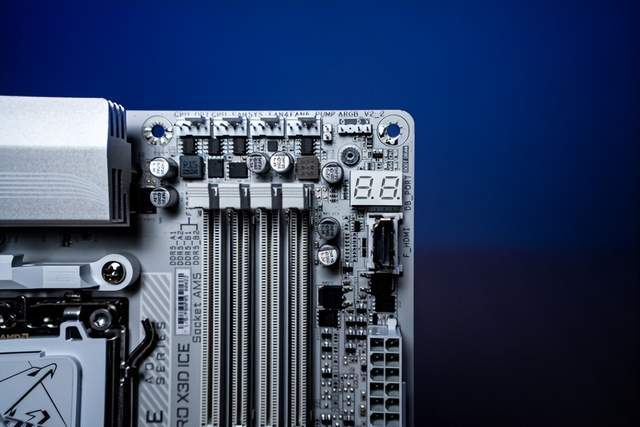 纯白旗舰新标杆!技嘉X870E X3D电竞冰雕主板性能首测(图10)