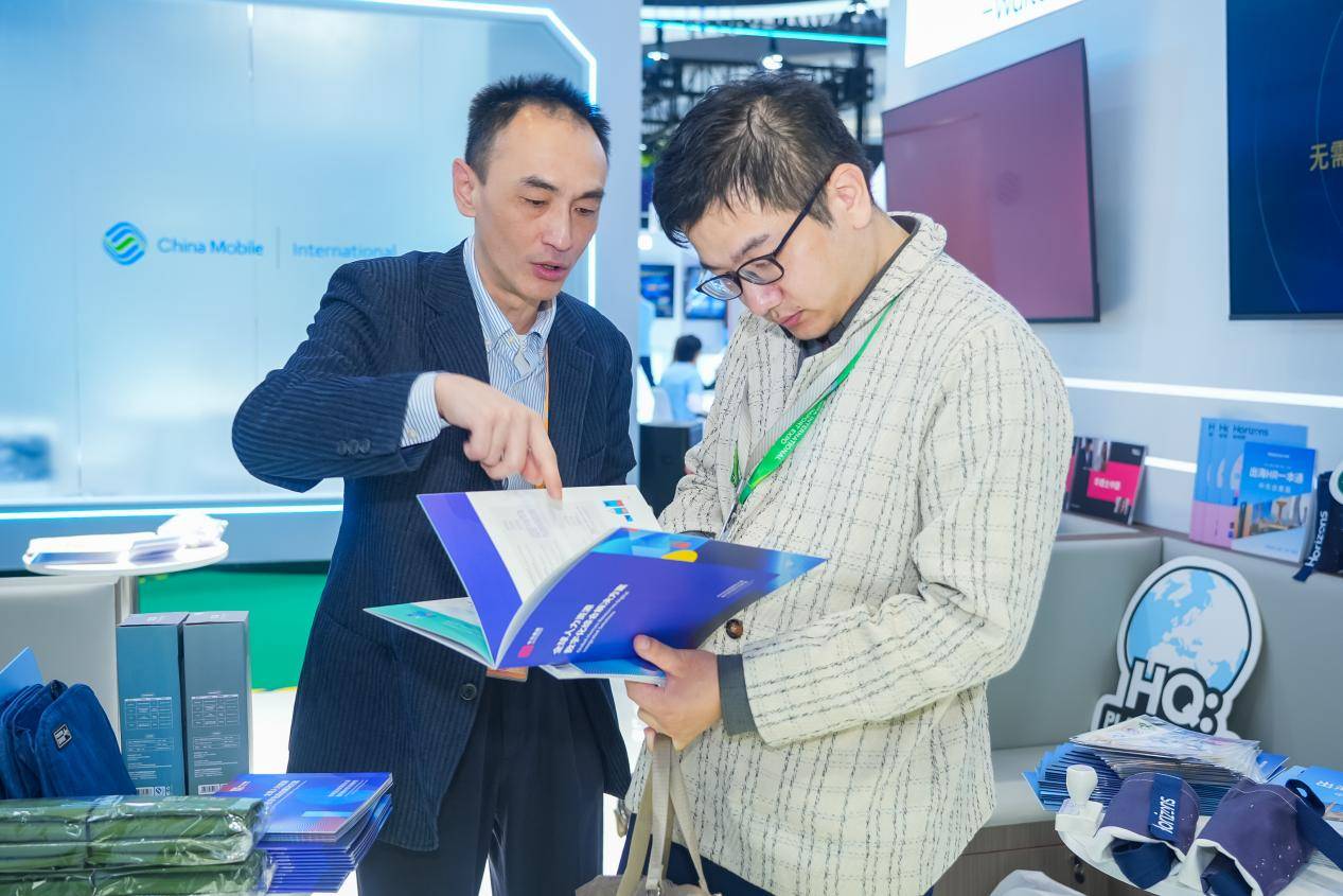 九游app：今元集团亮相第八届进博会：AI技术驱动重塑全球人才管理新范式(图4)