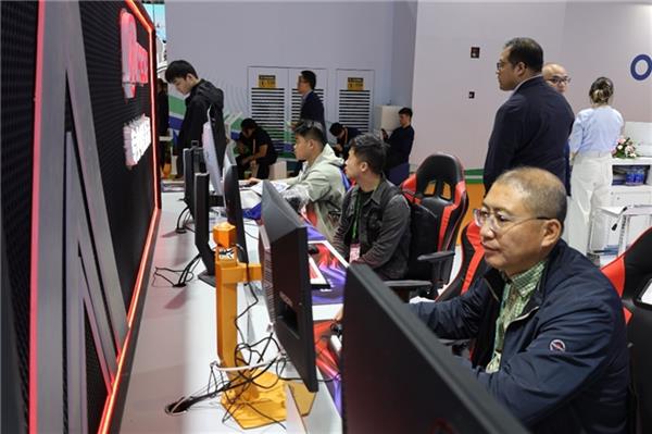 九游app：AI赋能 技术创新！AOCAGON亮相第八届中国国际进口博览会(图3)