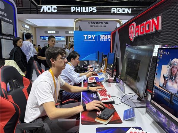 九游app：AI赋能 技术创新！AOCAGON亮相第八届中国国际进口博览会(图5)