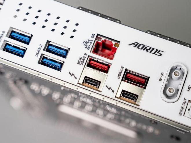 性能与颜值双高组合：技嘉Z890电竞冰雕+酷睿Ultra 9 285K体验(图10)