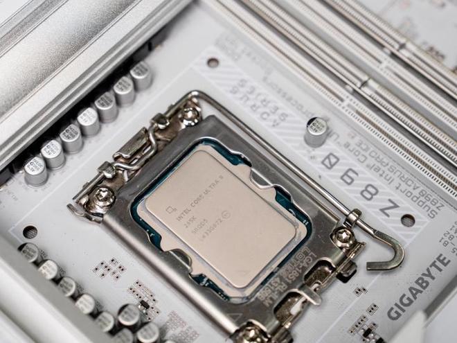 性能与颜值双高组合：技嘉Z890电竞冰雕+酷睿Ultra 9 285K体验(图15)