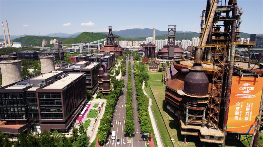 九游娱乐：2025年游戏电竞显示器推荐：竞速赛车类游戏为何需要AI显示器