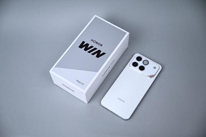 九游app：荣耀WIN获科技视讯“年度最佳电竞手机”奖