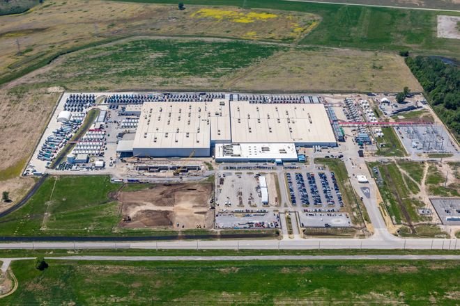 九游app：马斯克宣战太空可见！把AI超算涂成这样微软破防了(图2)