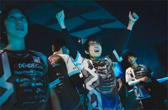 九游娱乐：日均近百场演艺山海间不夜城主题街区成市民游客新春好去处