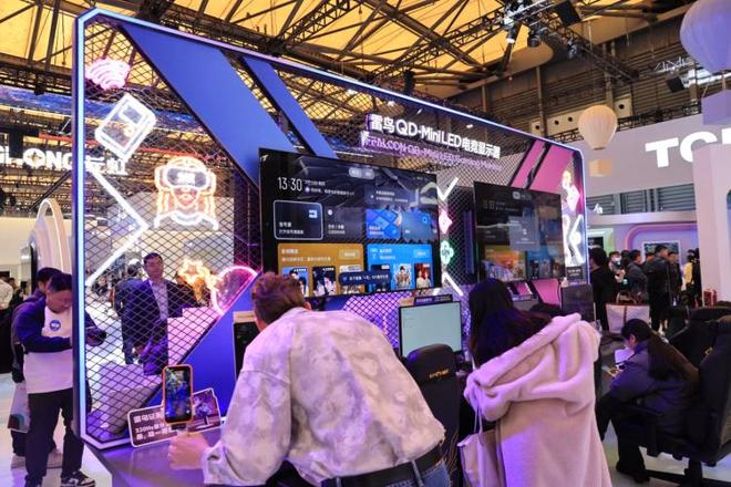 电视与电竞屏双杀！我在AWE 2026雷鸟展区发现的显示黑科技(图2)