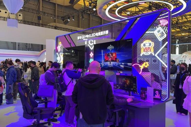 电视与电竞屏双杀！我在AWE 2026雷鸟展区发现的显示黑科技