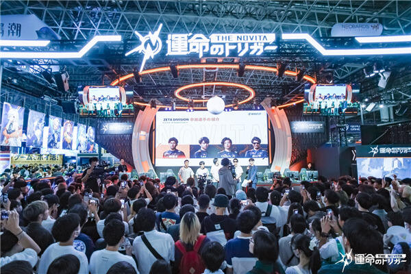 美国高规格招待高市刚下舷梯突然笑了中方：警惕日本危险动向