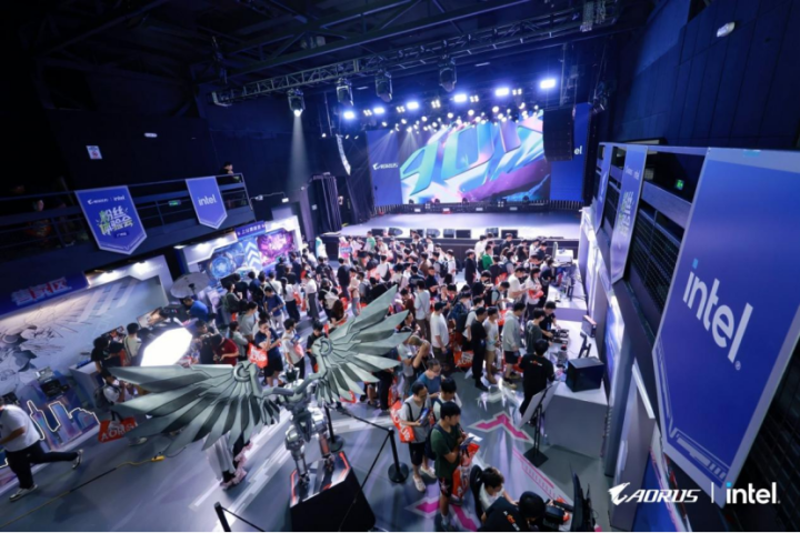 九游app：邂逅硬核科技奔赴热爱之约！技嘉AORUSDAY见证电竞与AI的无限可能(图2)