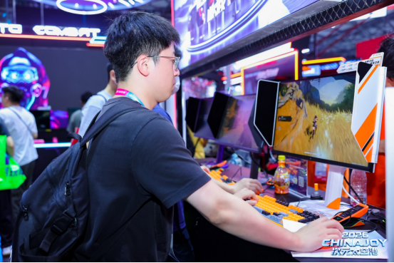 九游app：逛展打卡2026ChinaJoy！KTC实力出圈电竞屏与移动屏双双出彩(图3)